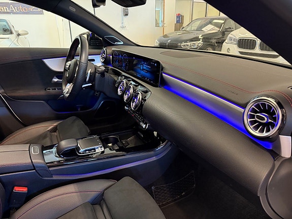 Mercedes-Benz CLA250 14 of 27