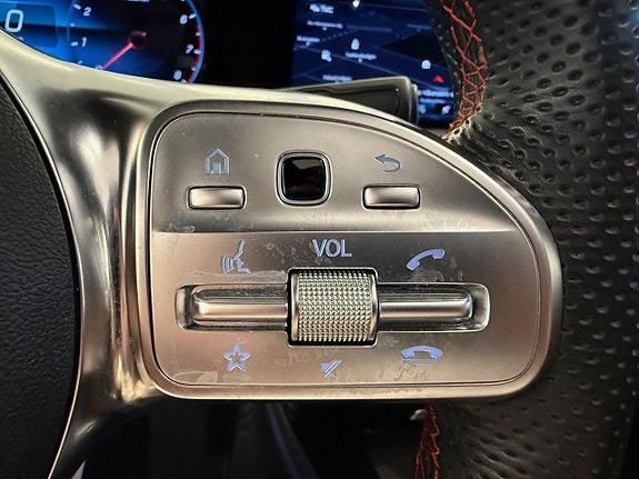 Mercedes-Benz CLA250 13 of 27