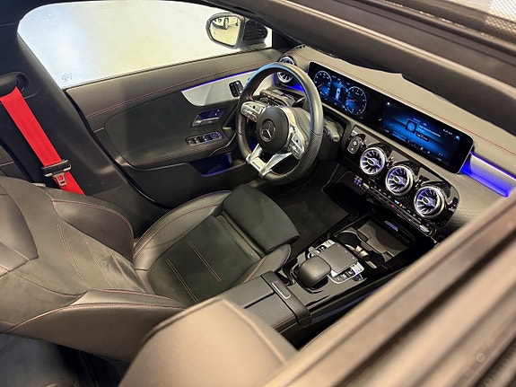 Mercedes-Benz CLA250 9 of 27