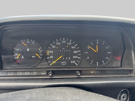 Mercedes-Benz W201 11 of 15