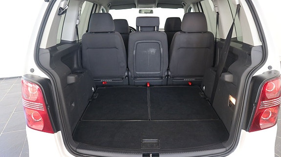 Volkswagen Touran 16 of 26