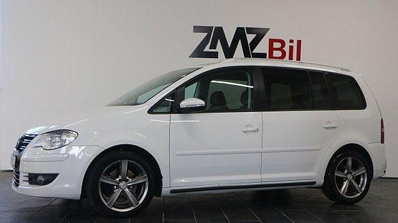Volkswagen Touran 2 of 5