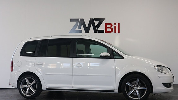 Volkswagen Touran 3 of 5