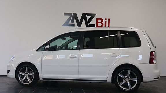 Volkswagen Touran 4 of 5