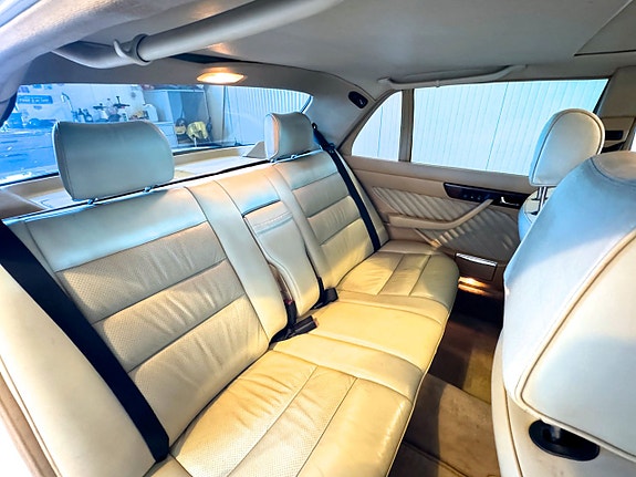 Mercedes-Benz S560 25 of 30