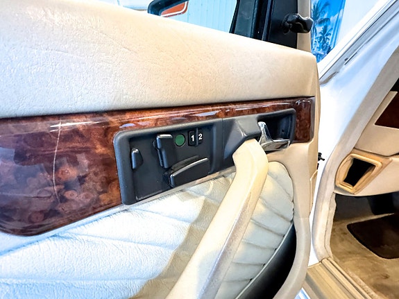 Mercedes-Benz S560 19 of 30