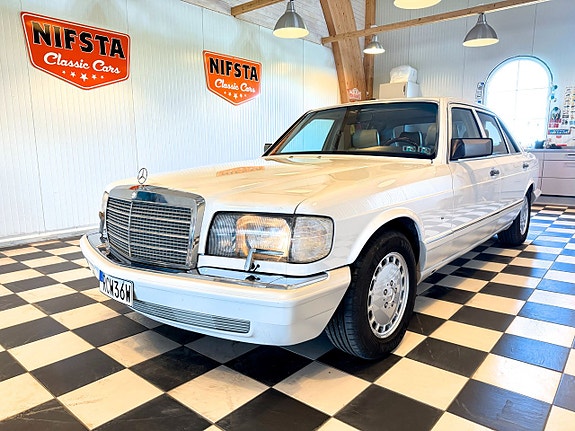 Mercedes-Benz S560 2 of 30