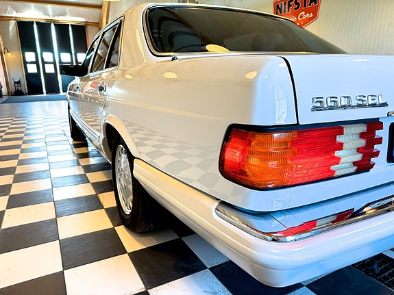 Mercedes-Benz S560 13 of 30