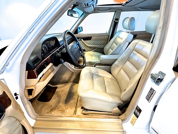Mercedes-Benz S560 17 of 30