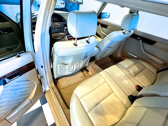 Mercedes-Benz S560 23 of 30