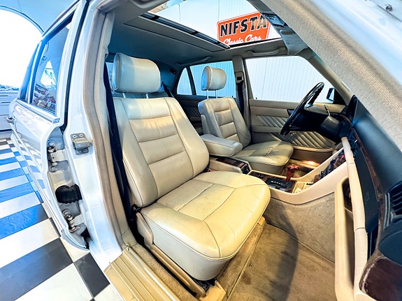Mercedes-Benz S560 24 of 30