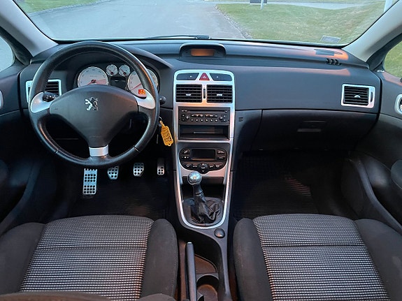 Peugeot 307 CC 11 of 14