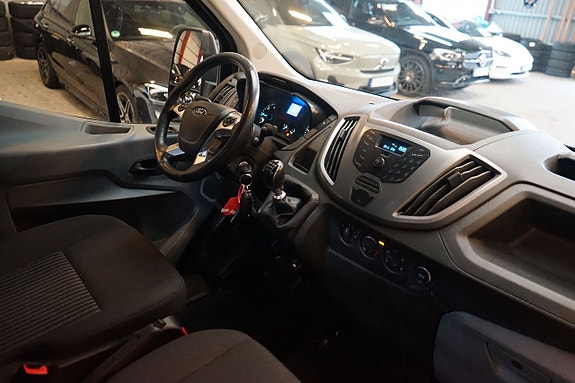 Ford Transit 8 of 12