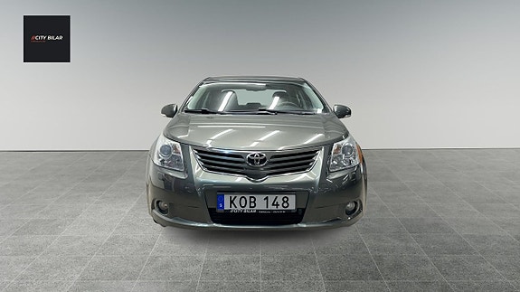 Toyota Avensis 2 of 5