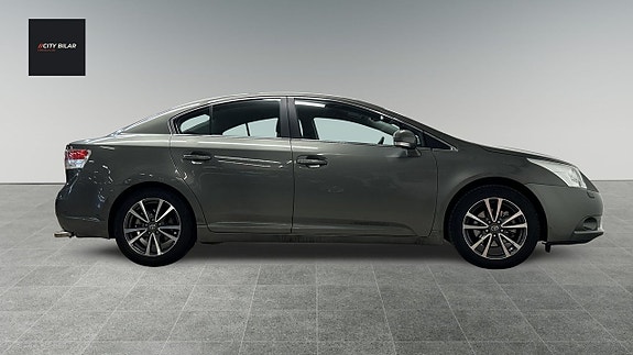 Toyota Avensis 4 of 5