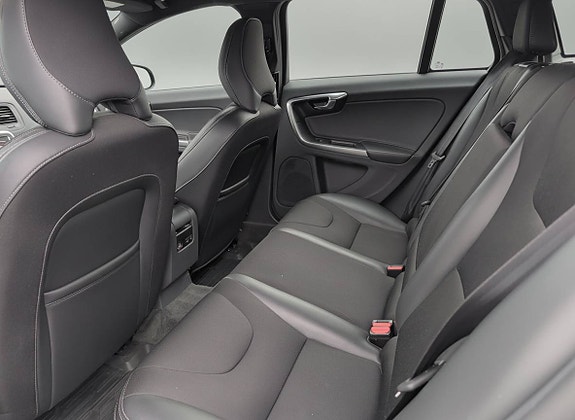 Volvo V60 Cross Country 5 of 6