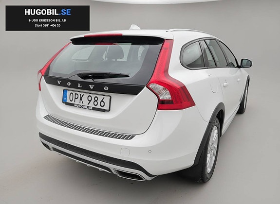 Volvo V60 Cross Country 2 of 6