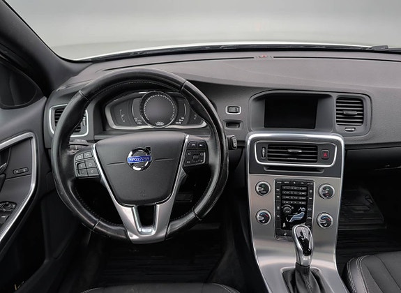 Volvo V60 Cross Country 4 of 6