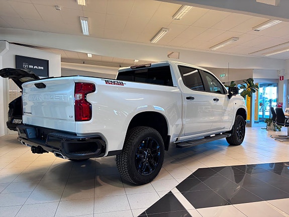 Chevrolet Silverado 1500 3 of 5