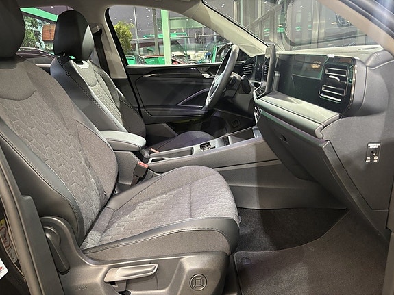 Volkswagen Tiguan 13 of 23