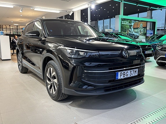Volkswagen Tiguan 3 of 23