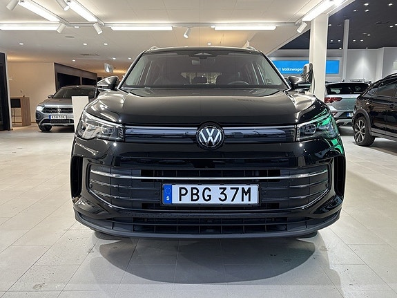 Volkswagen Tiguan 2 of 23