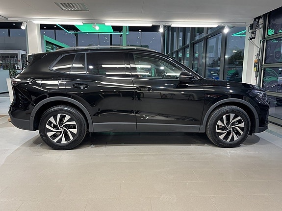 Volkswagen Tiguan 4 of 23