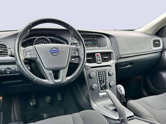 Volvo V40 14 of 21