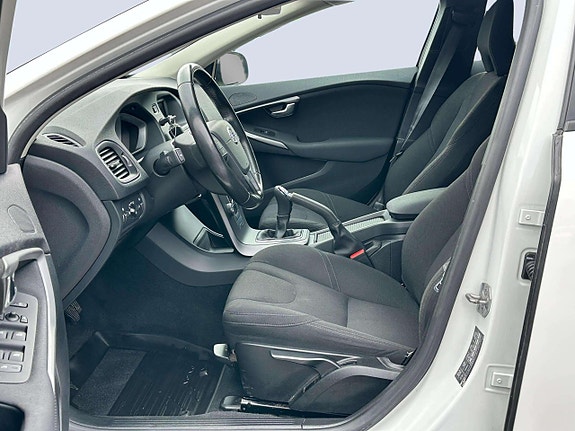Volvo V40 12 of 21