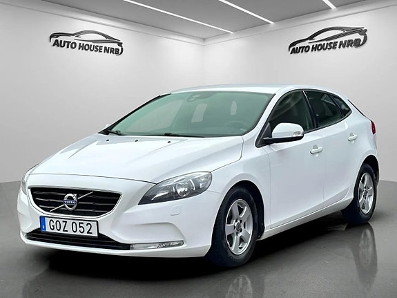 Volvo V40 2 of 21