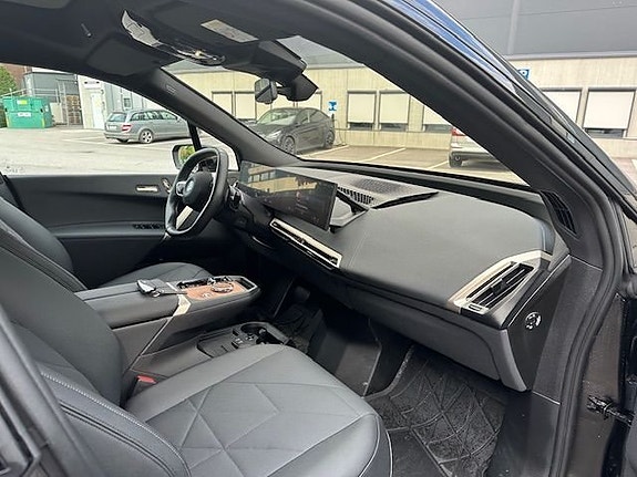 BMW iX 4 of 5
