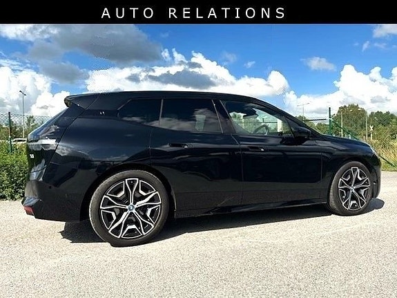 BMW iX 6 of 9
