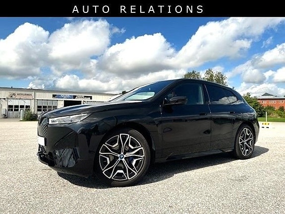 BMW iX 2 of 5