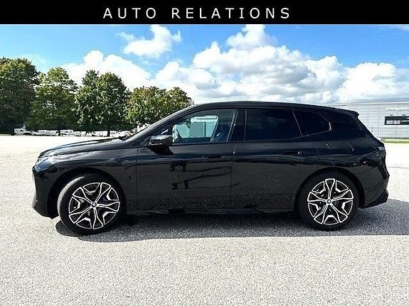 BMW iX 8 of 9