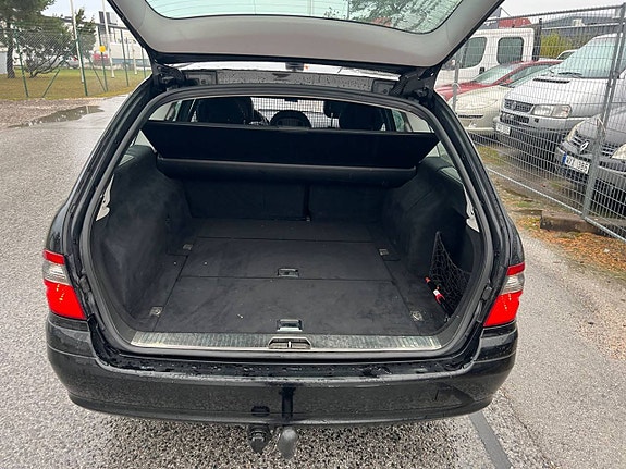 Mercedes-Benz E200 9 of 17