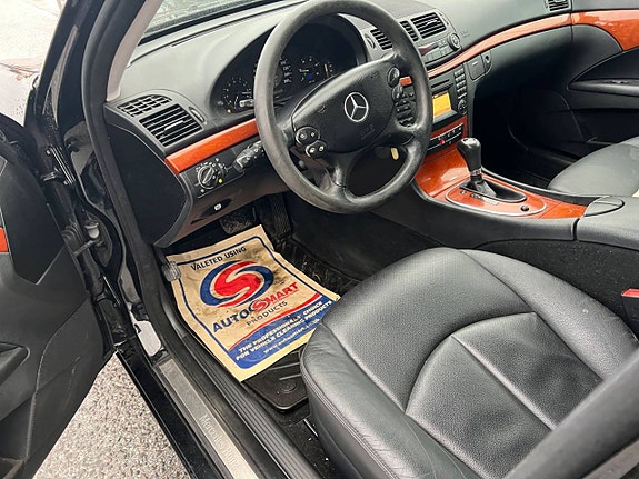 Mercedes-Benz E200 17 of 17