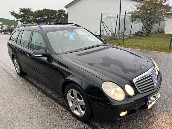 Mercedes-Benz E200 3 of 5