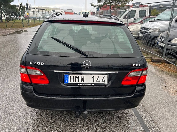 Mercedes-Benz E200 8 of 17