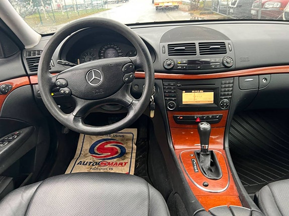 Mercedes-Benz E200 10 of 17