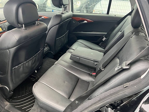 Mercedes-Benz E200 12 of 17