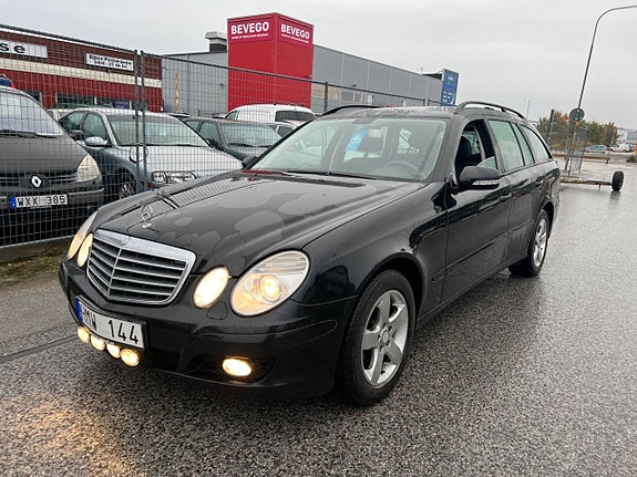 Mercedes-Benz E200 16 of 17