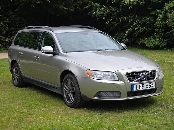 Volvo V70 2 of 22