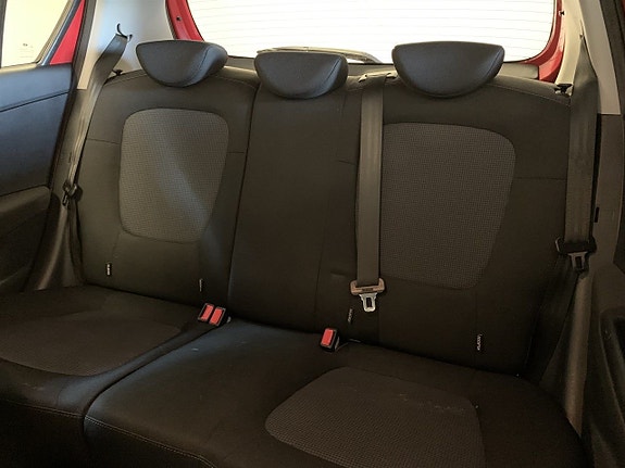 Hyundai i20 10 of 13