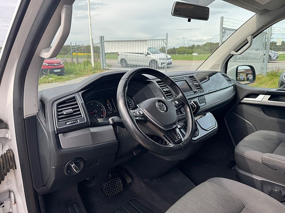 Volkswagen Multivan 18 of 26
