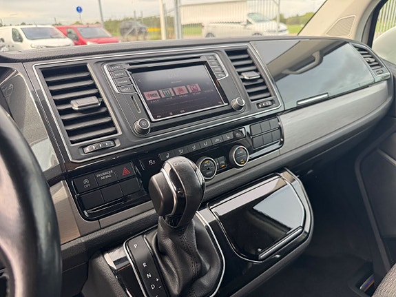 Volkswagen Multivan 22 of 26