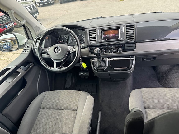 Volkswagen Multivan 12 of 26