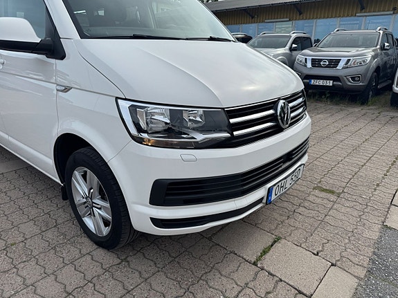 Volkswagen Multivan 8 of 26