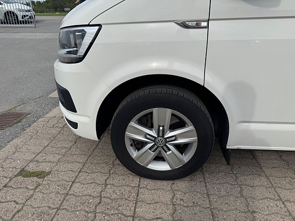 Volkswagen Multivan 25 of 26