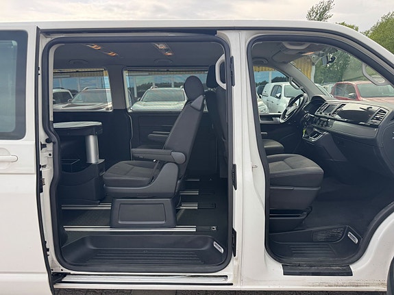 Volkswagen Multivan 9 of 26