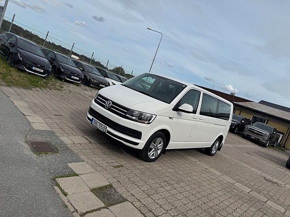 Volkswagen Multivan 24 of 26